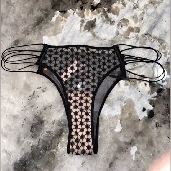 Victoria's Secret Black and Tan Panty - Picture 3 of 7